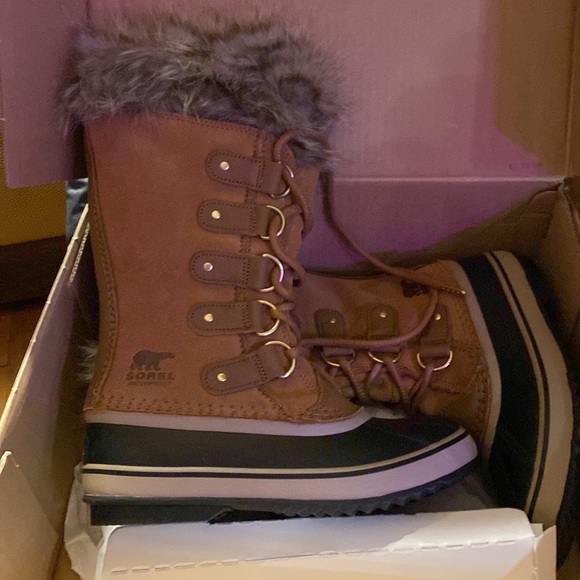 Sorel women’s Joan of Arctic snow boots - Picture 3 of 6